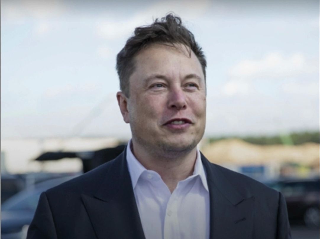 马斯克:未来属于电动!