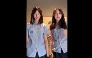 Video herunterladen: neinei穿校服和同学跳舞，校服好看人更美～