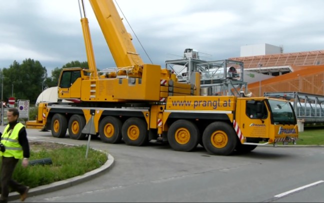 利勃海尔ltm 1250-6.1起重机移动