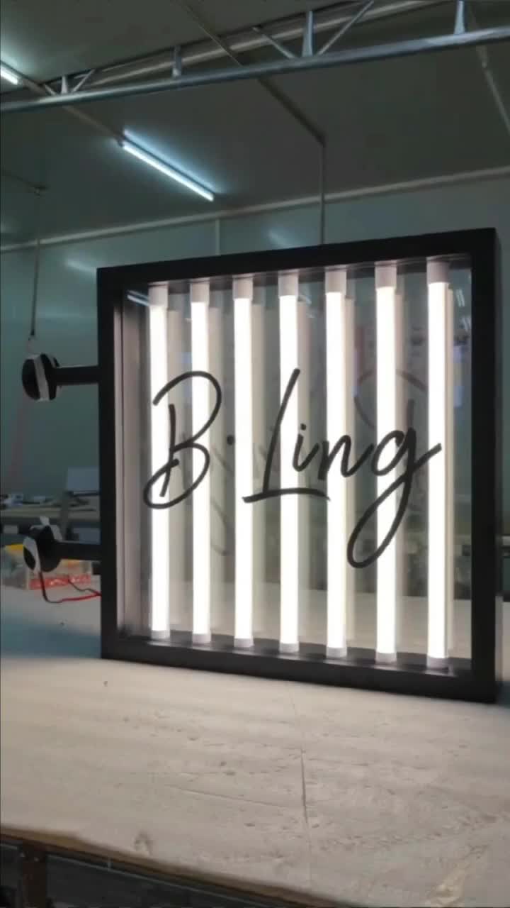 侧挂透明双面灯箱