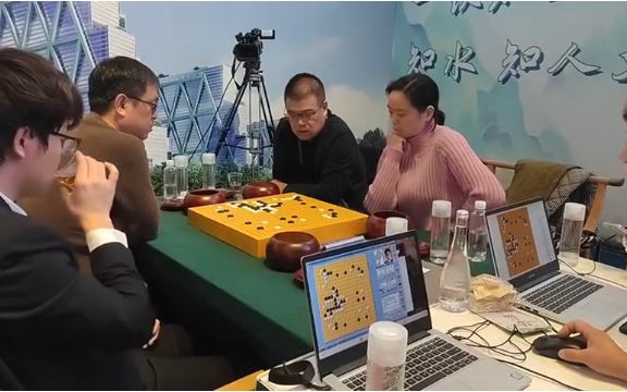 好大一盘棋建桥杯女子围棋公开赛高星老师再三轮就决赛啦!加油!