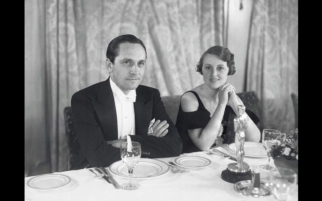 [图]【Fredric March & Florence Eldridge】电台广播剧：局外人 Lux Radio Theater：The Outsider，1937