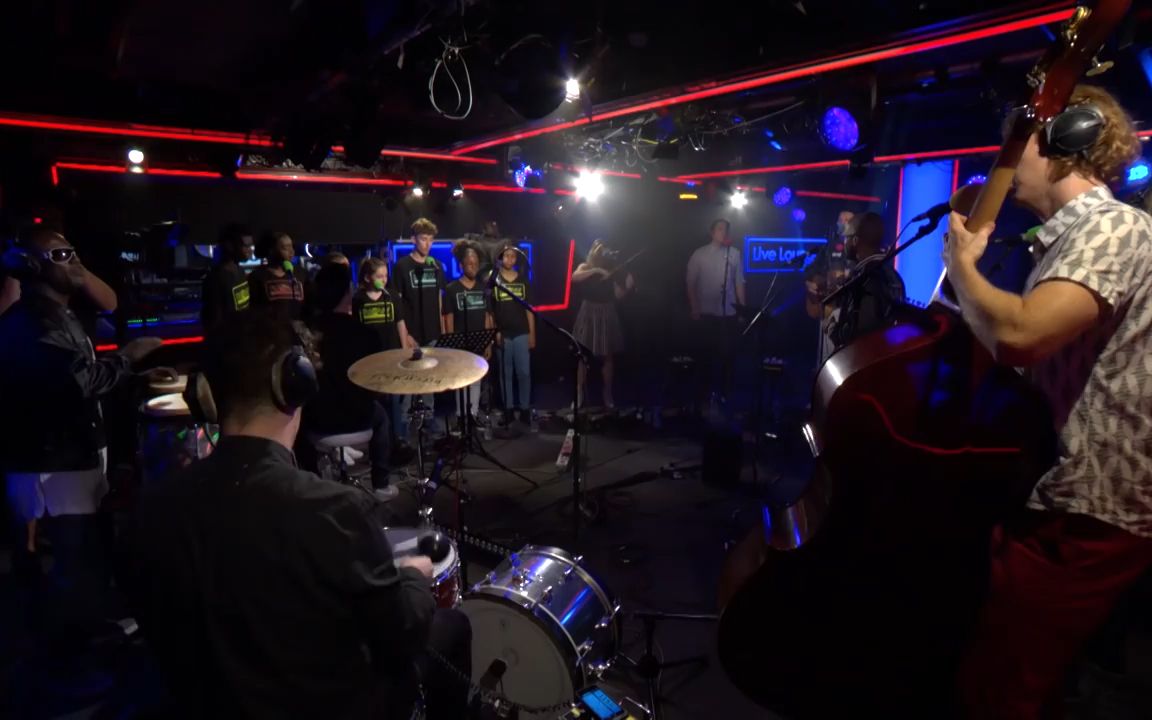 [图]Arcade Fire - Everything Now in the Live Lounge