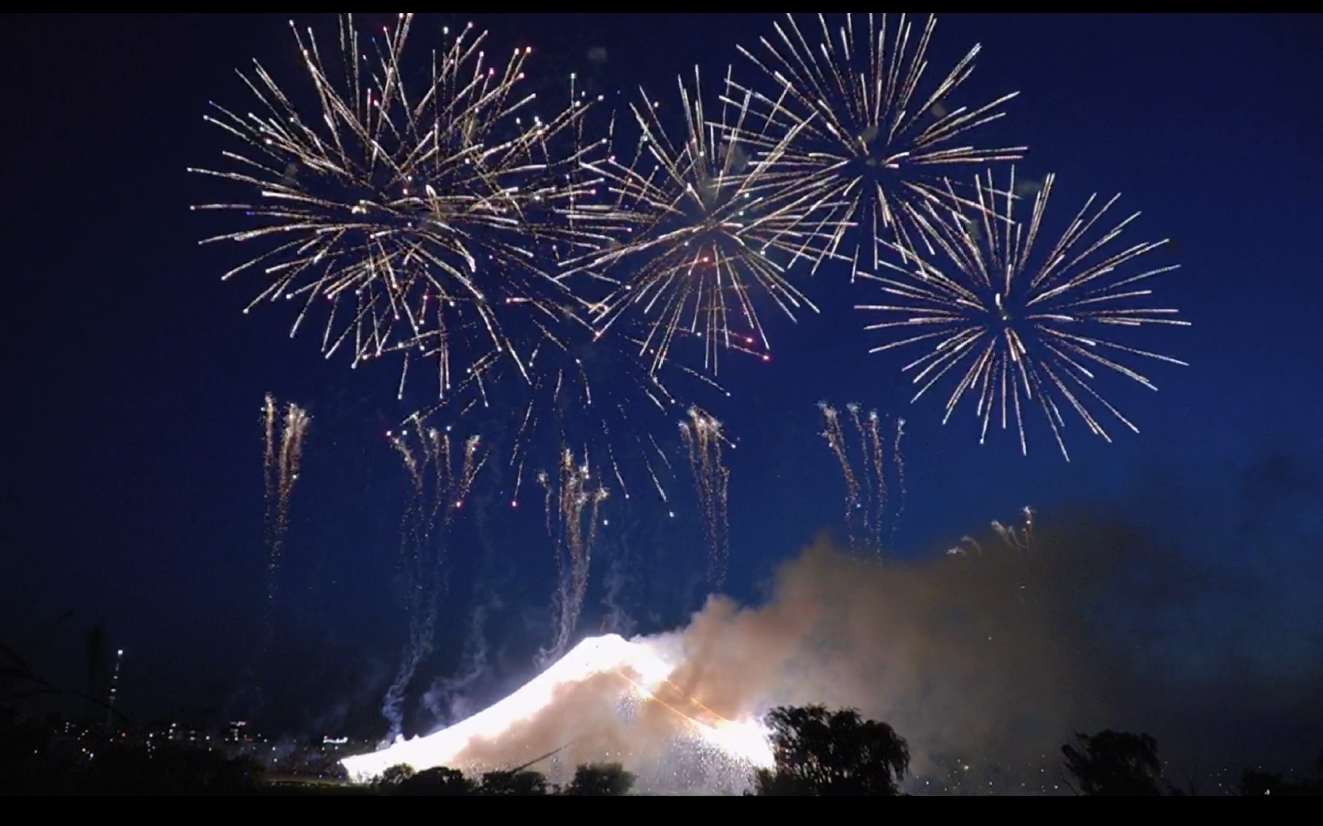 日本人的浪漫夏天,看烟花开满“富士山”|2023年东京葛饰花火大会哔哩哔哩bilibili