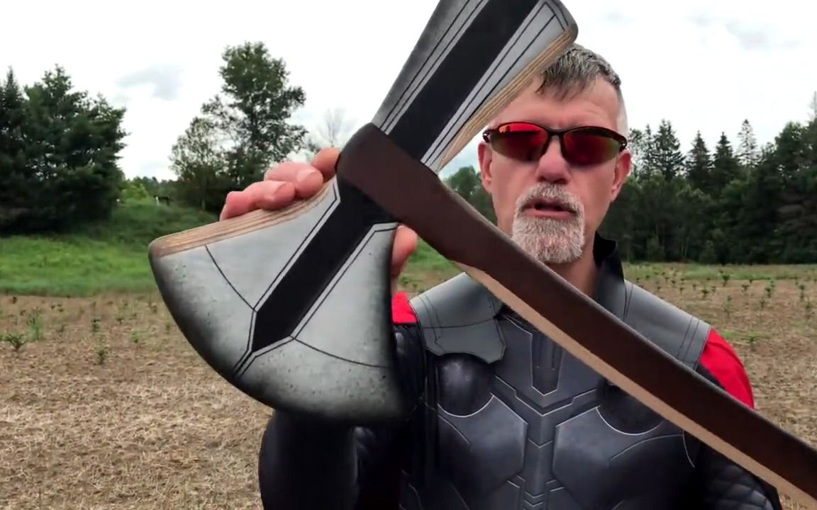 雷神索尔的斧子做成了回旋镖太帅了吧