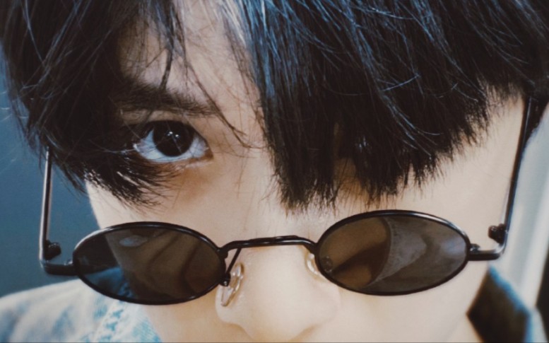 刘耀文停车场逗狗_哔哩哔哩_bilibili