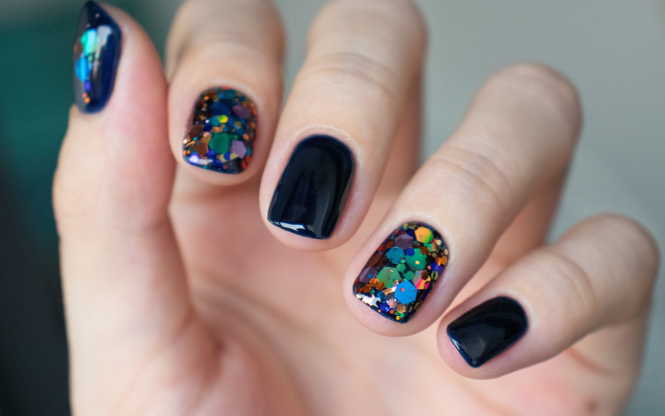 宝石深海蓝彩色亮片美甲