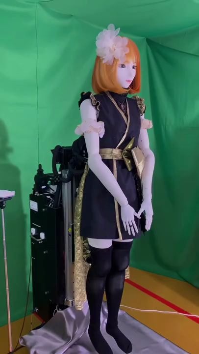 机器人妹子跟你交换名片