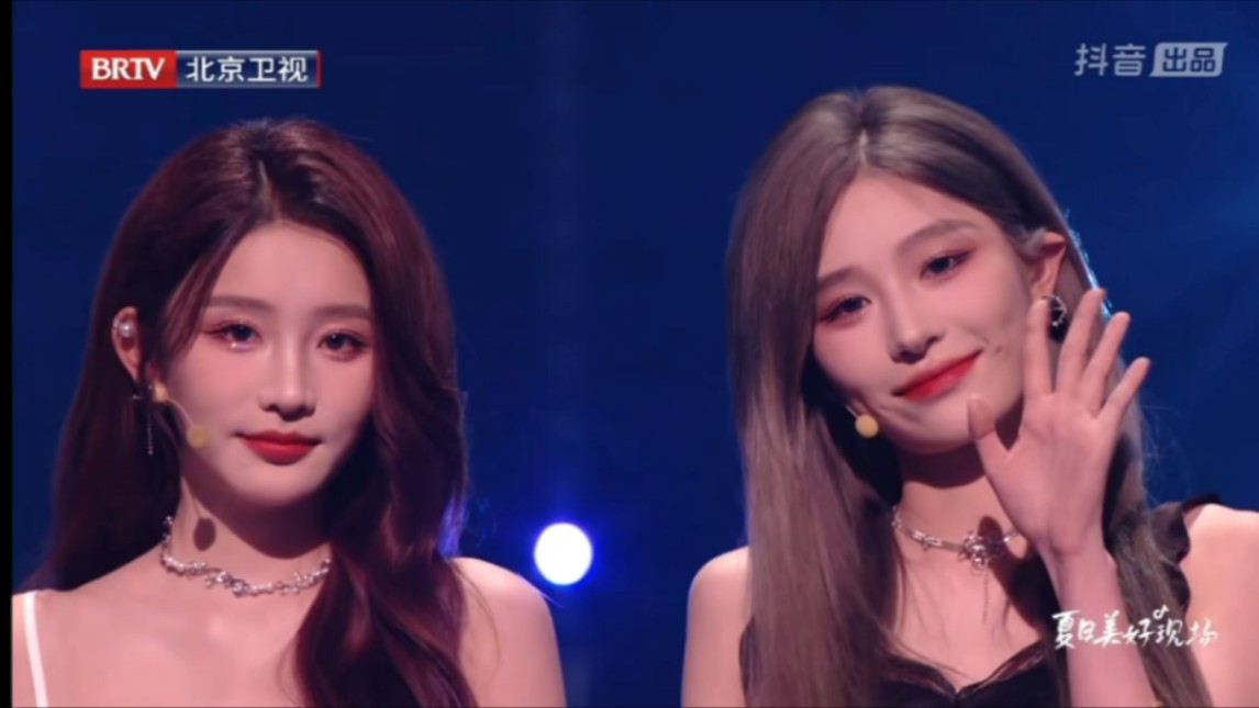 【七夕歌会】smh48王奕和snh48周诗雨舞台《有你在》