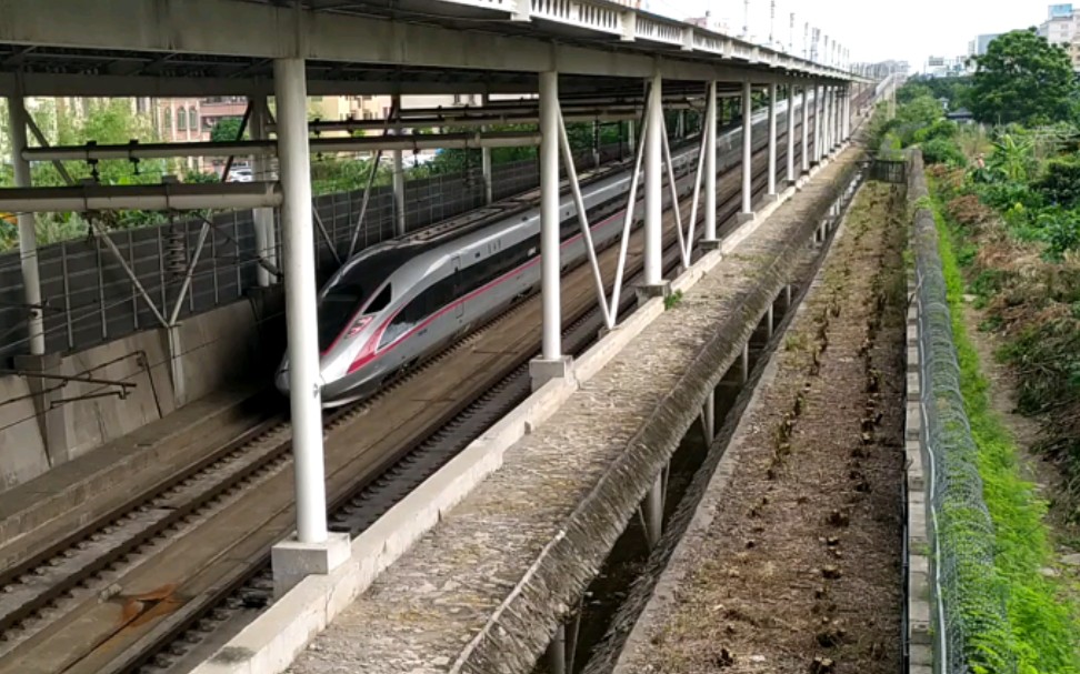 火车cr400afa型复兴号高速动车组g1013武汉深圳北运行京广高速线