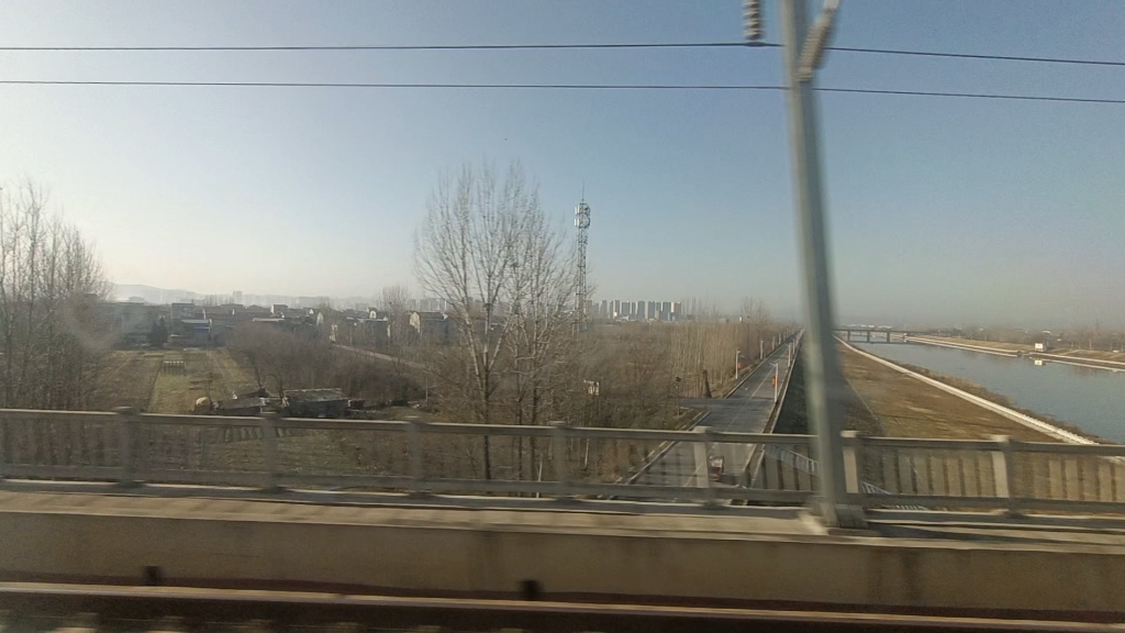 crh380al-2588担当的g1590(十堰东-北京西)驶出谷城北站