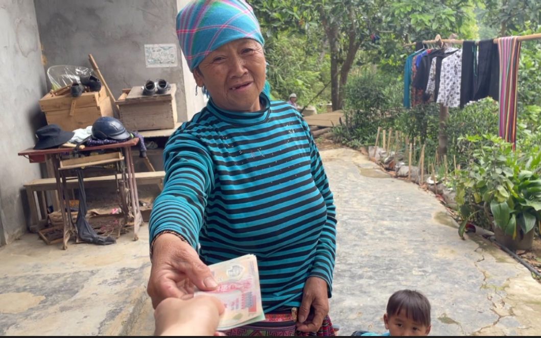 越南山区女孩嫁到中国5年,今天寄钱回来给妈妈