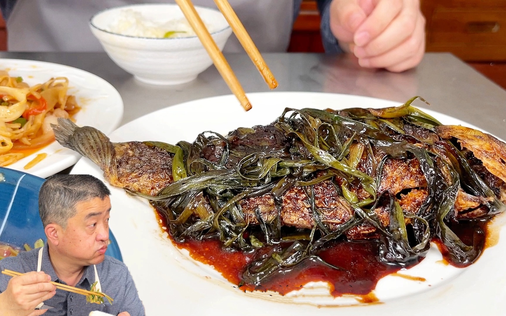 葱㸆鲫鱼,鸭血豆腐,空心菜与小圆子,又是一顿简单的三菜一汤呢哔哩哔哩bilibili