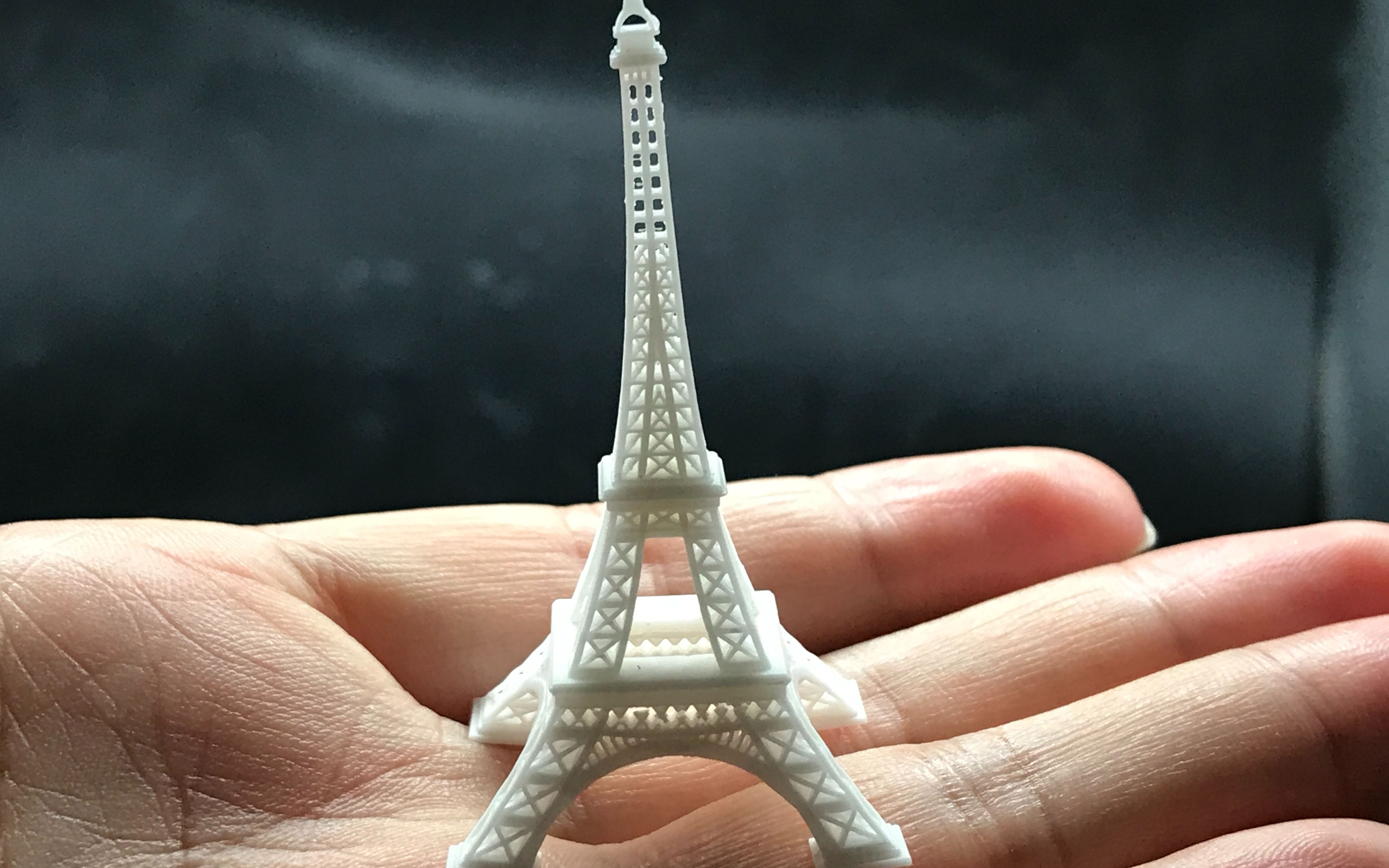 因泰莱激光采用cerabuilder系列陶瓷3d打印机打印工艺品埃菲尔铁塔