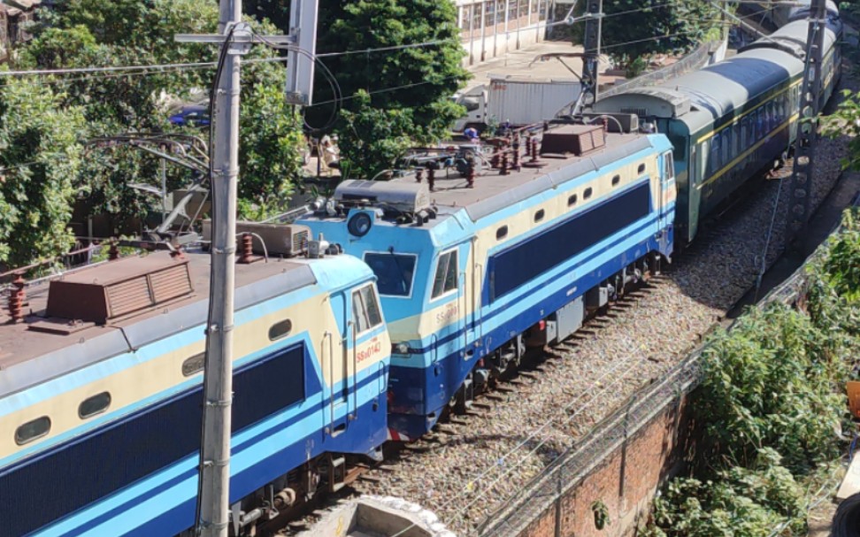 【中国铁路】广铁广段ss8-0143 ss8-0001双机牵引客车t152通过京广线k