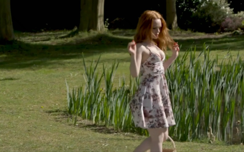 [图]Ella Hughes in the park