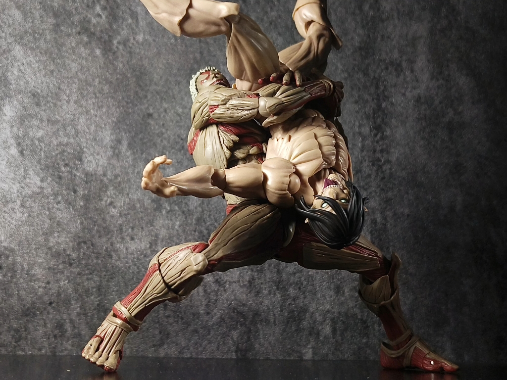 进击的巨人vs铠之巨人 塔塔开!