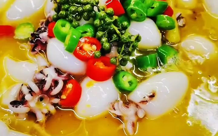 老坛酸菜墨鱼仔 ,配料:墨鱼仔,金针菇,莴笋,油豆皮_哔哩哔哩_bilibili