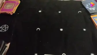塔罗占卜：他喜不喜欢我？现场抽牌占卜