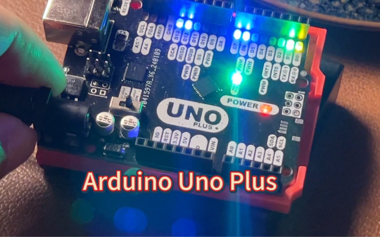 谁能拒绝一个 bling bling的 arduino uno 呢!