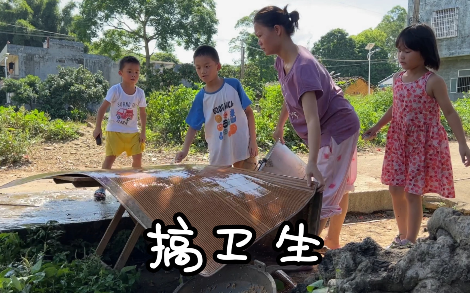 [图]暑假天气好，带着孩子们把席子洗干净，搞好房间卫生看着真舒服