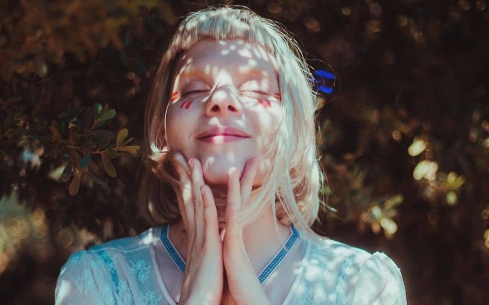 aurora(小曦) 礼貌又不失尴尬的微笑