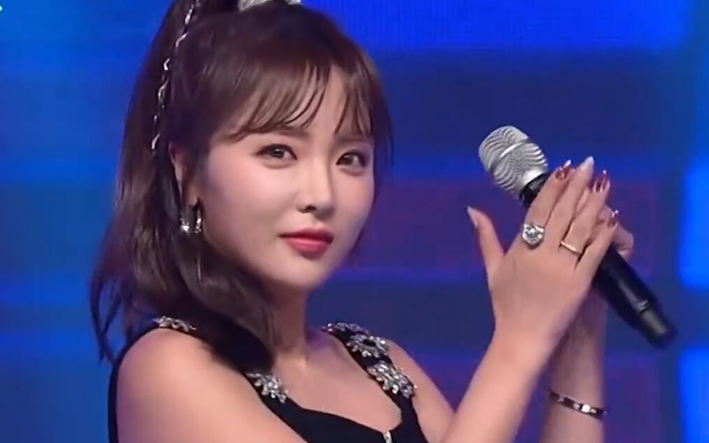 她被誉为韩国trot女王拥有博士学历还曾翻唱月亮代表我的心