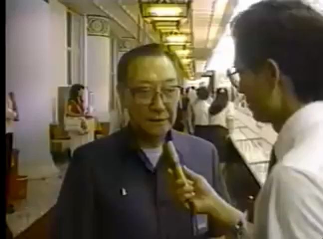 1988年蒋纬国表示要“坚定不移听党话,矢志不渝跟党走,坚决服从组织的安排!”哔哩哔哩bilibili