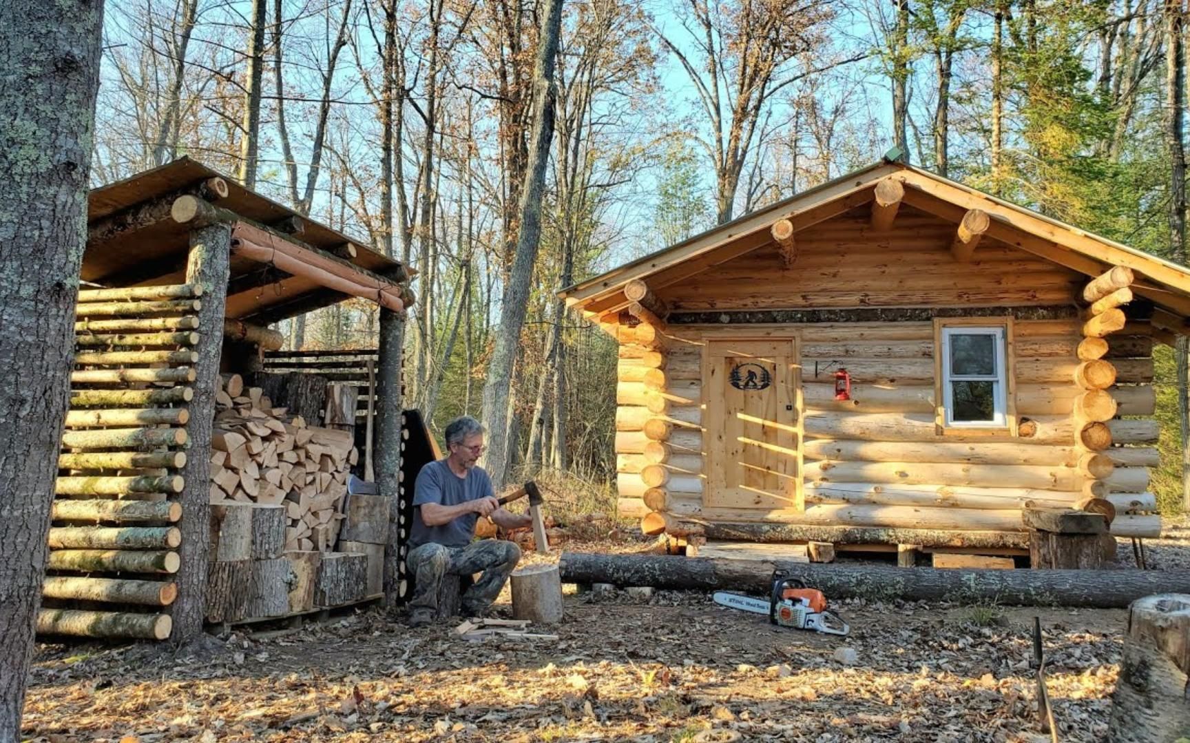 野外建造,70岁的大爷决定隐居深山,并且建造出世外桃源般的荒野木屋