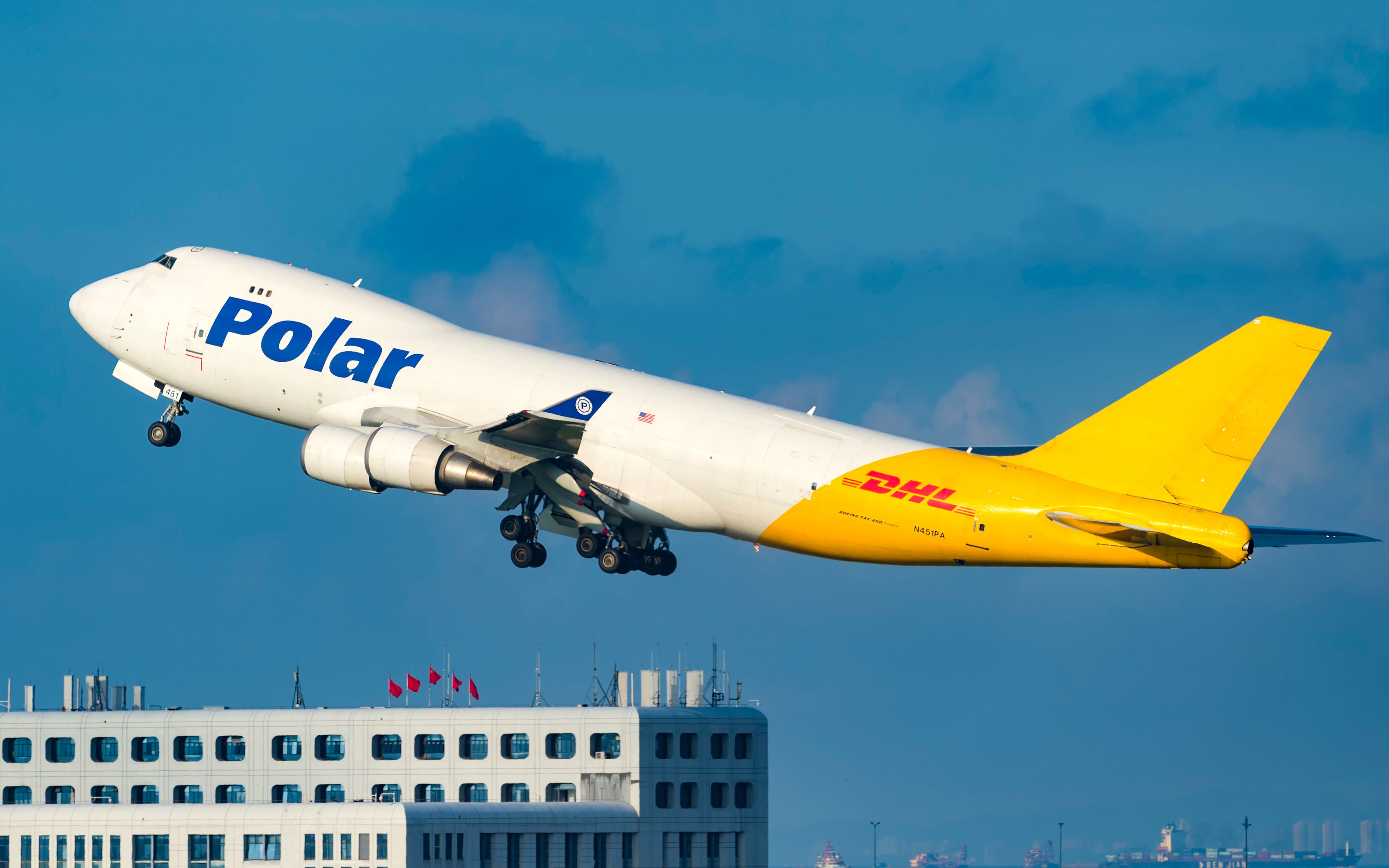 【szx】美国博立货运航空747货机 在深圳机场暴雨中迷失滑行方向_哔哩