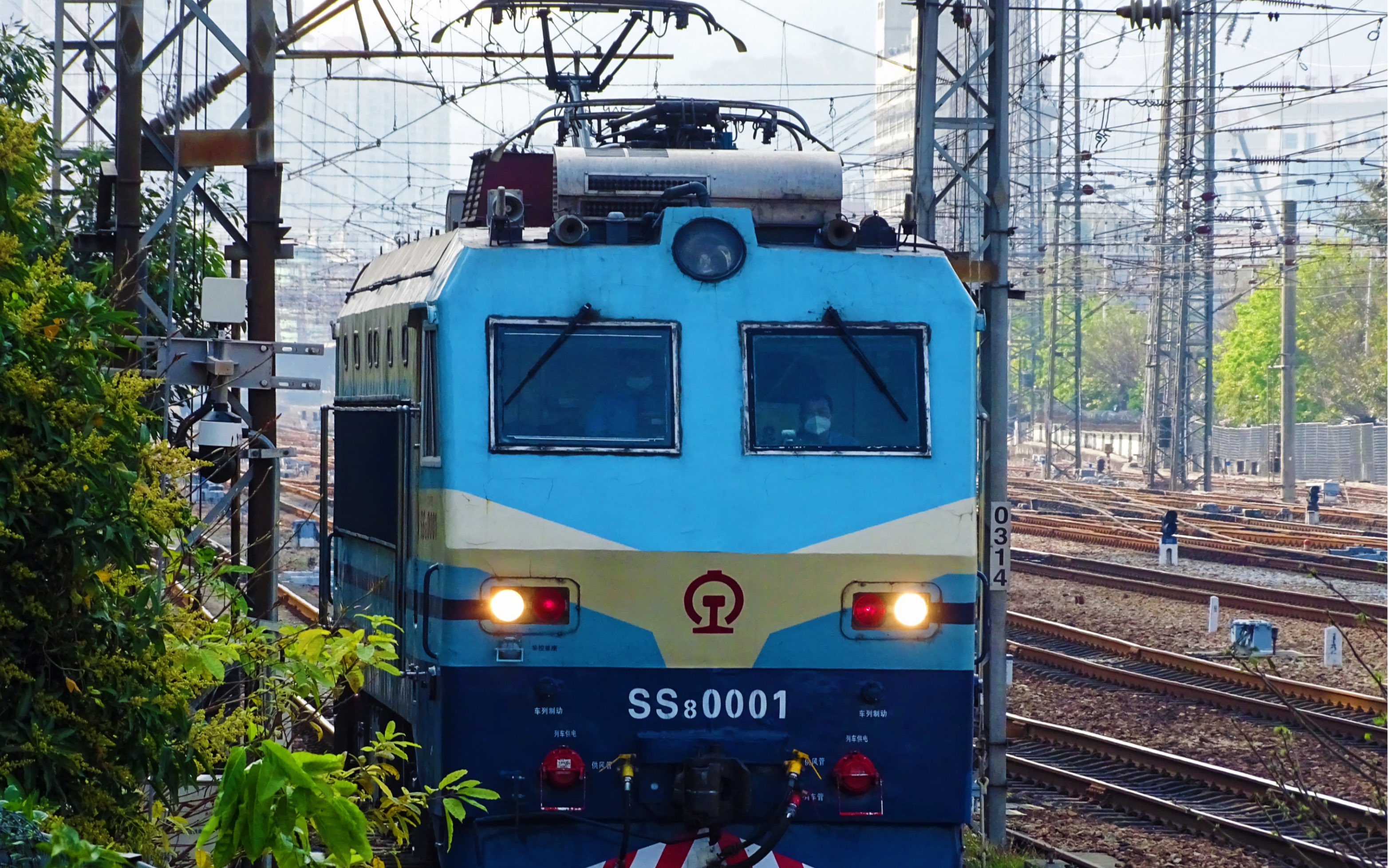 【文王警告】ss80001担当本务z697次列车广深上行通过