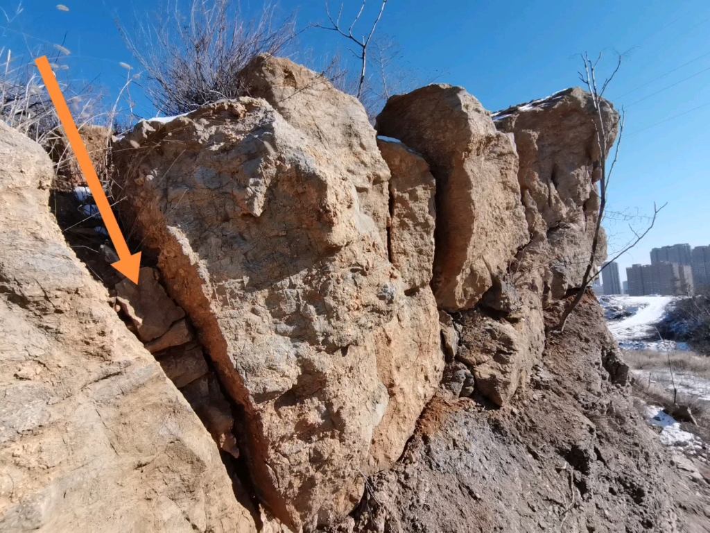 灰岩冻胀劈裂,塌方与风化面化石