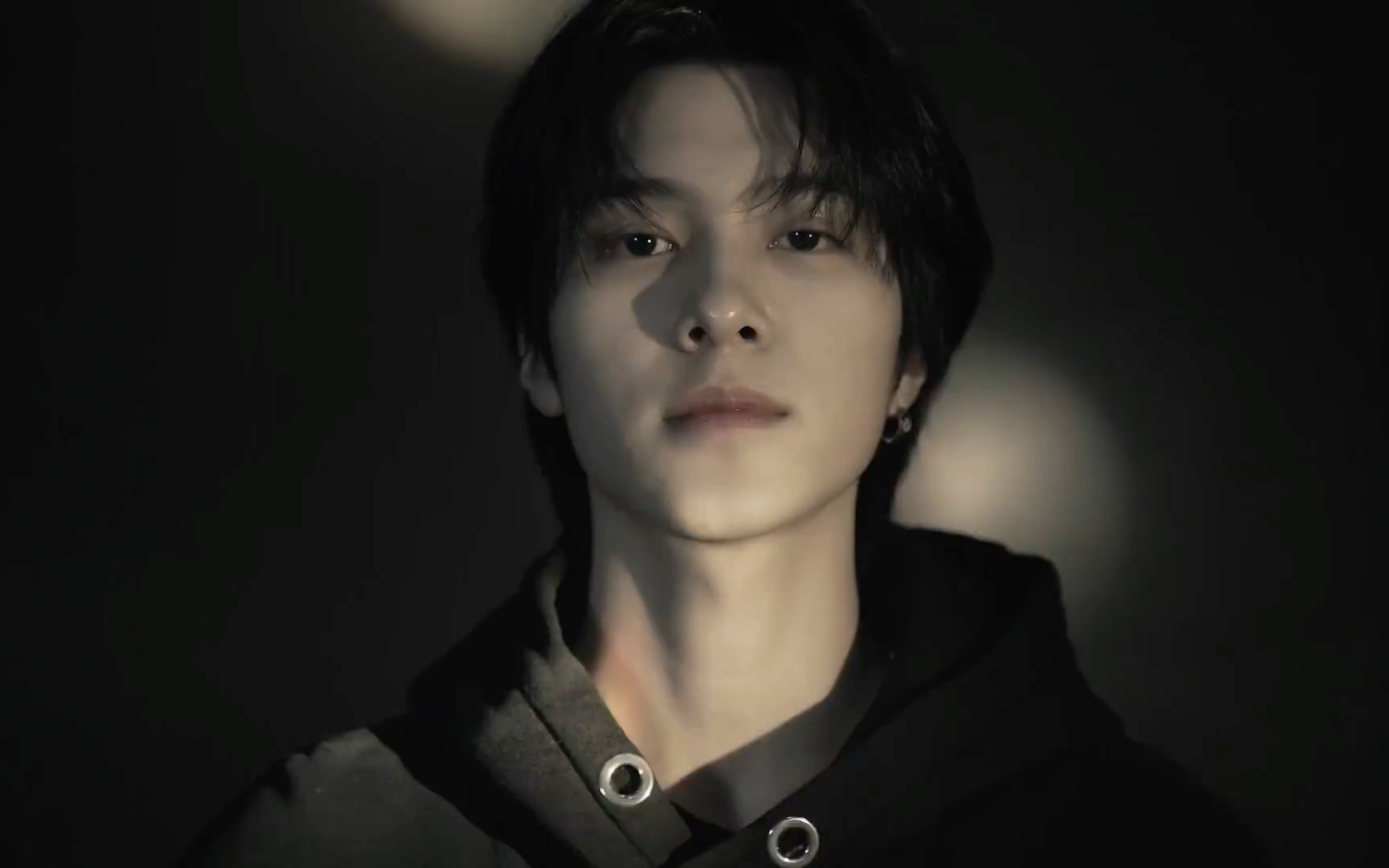 【黄冠亨/hendery】连camera也无法承载的美貌