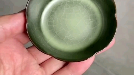 铁胎哥窑 花口杯 支钉烧工艺 7.4口径
