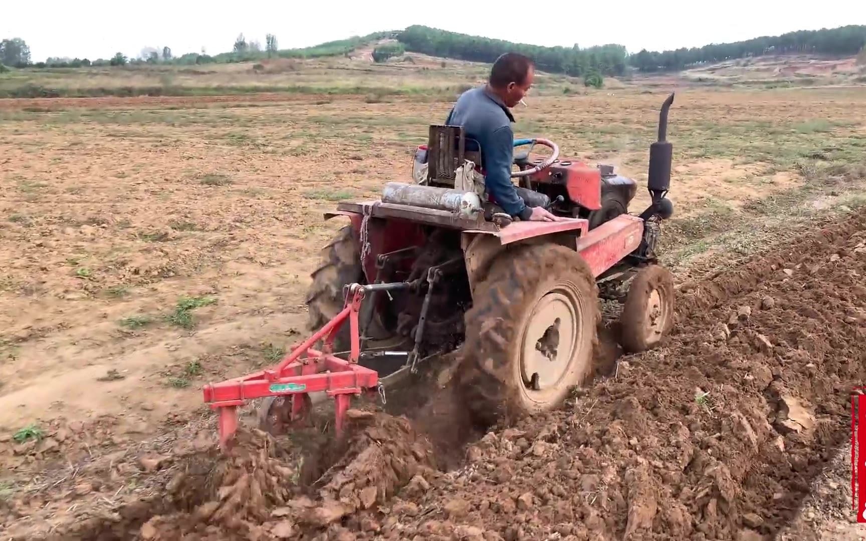 公公却坚持拖拉机犁地,原因有这几点_哔哩哔哩 (゜-゜)つロ 干杯
