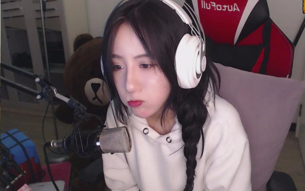 蛇哥:呆妹儿你再这样叫石更了!