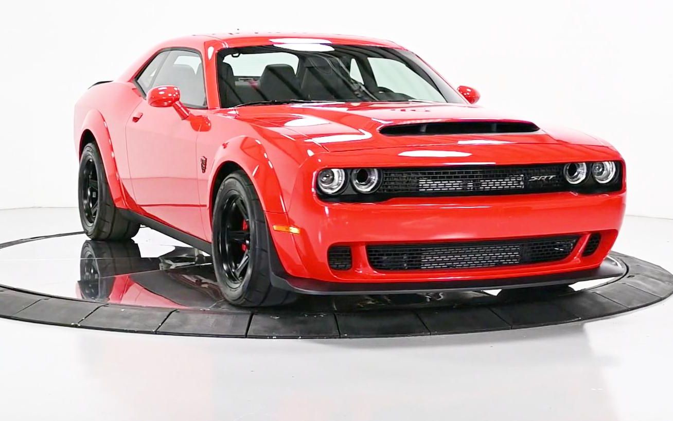 道奇挑战者srt恶魔,拥有840匹马力 不用打火都能感受到它的暴躁!