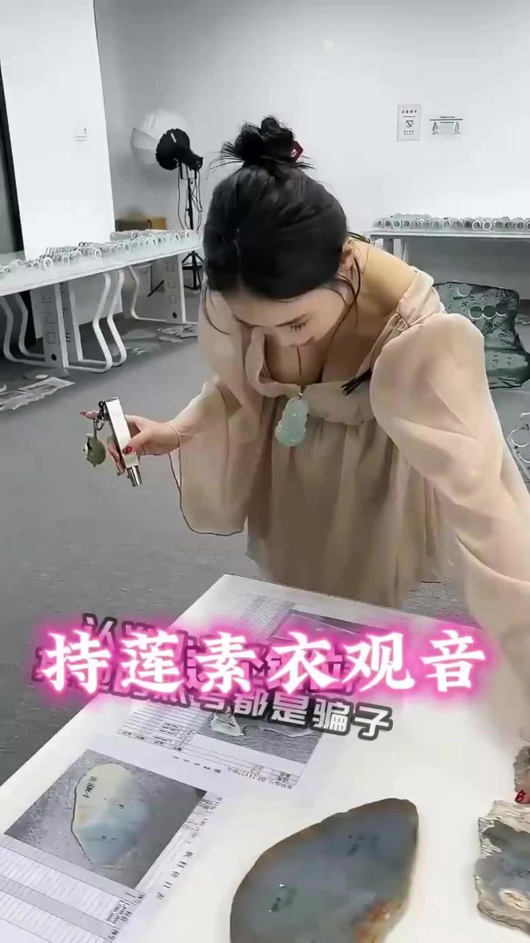 小蕊做了一款素衣观音,你们觉得怎么样#翡翠#翡翠挂件#翡翠定制