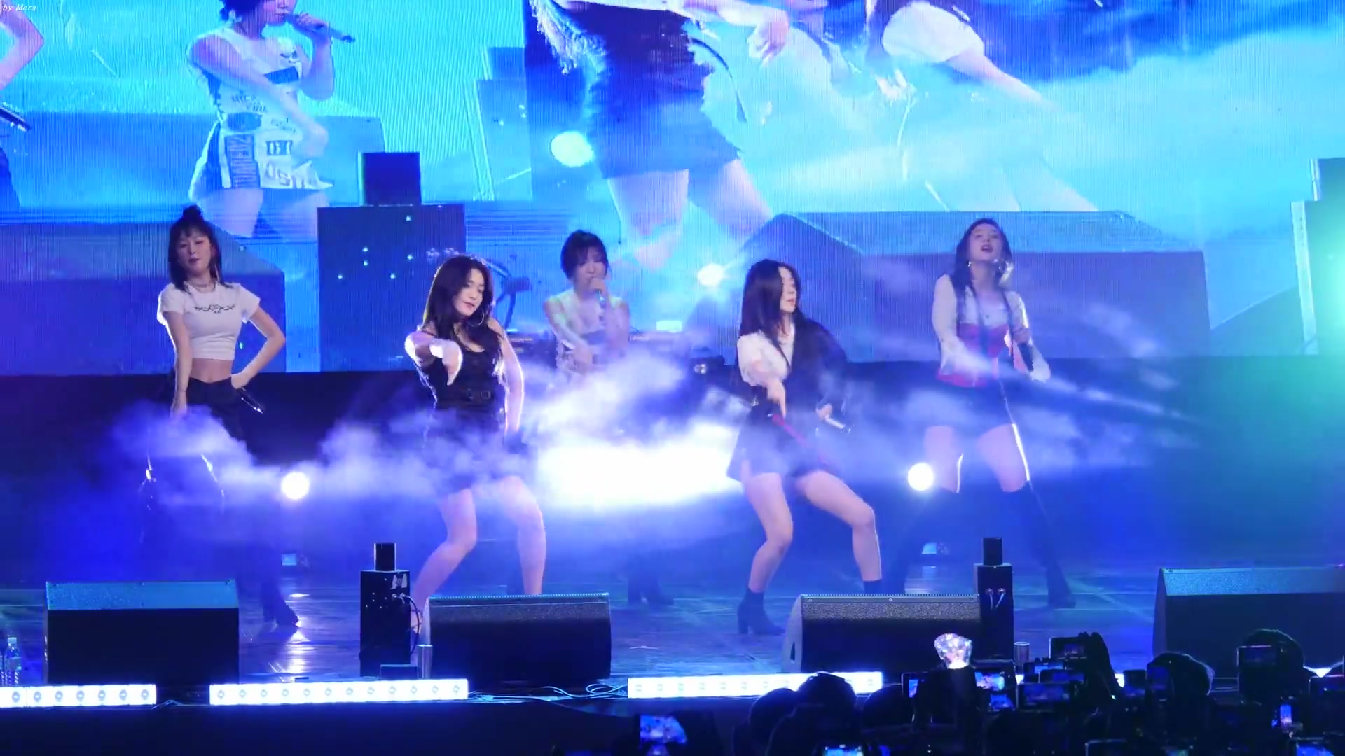 最新现场饭拍韩国女团 red velvet美女性感火辣热舞