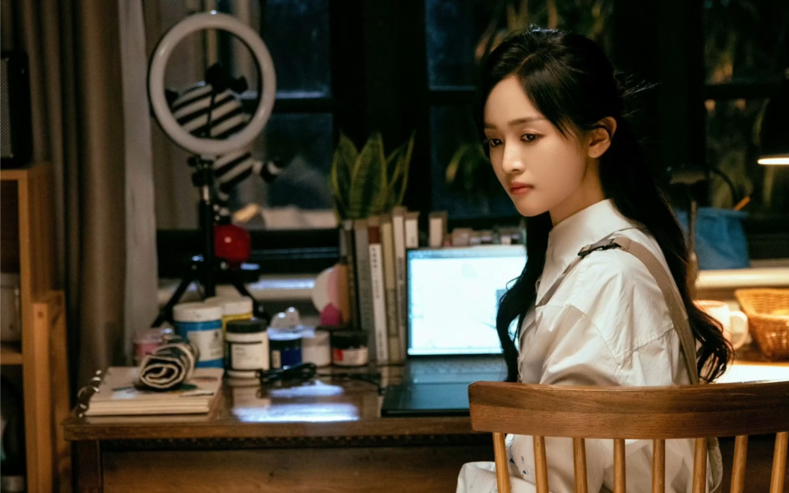 看吴宣仪的剧照