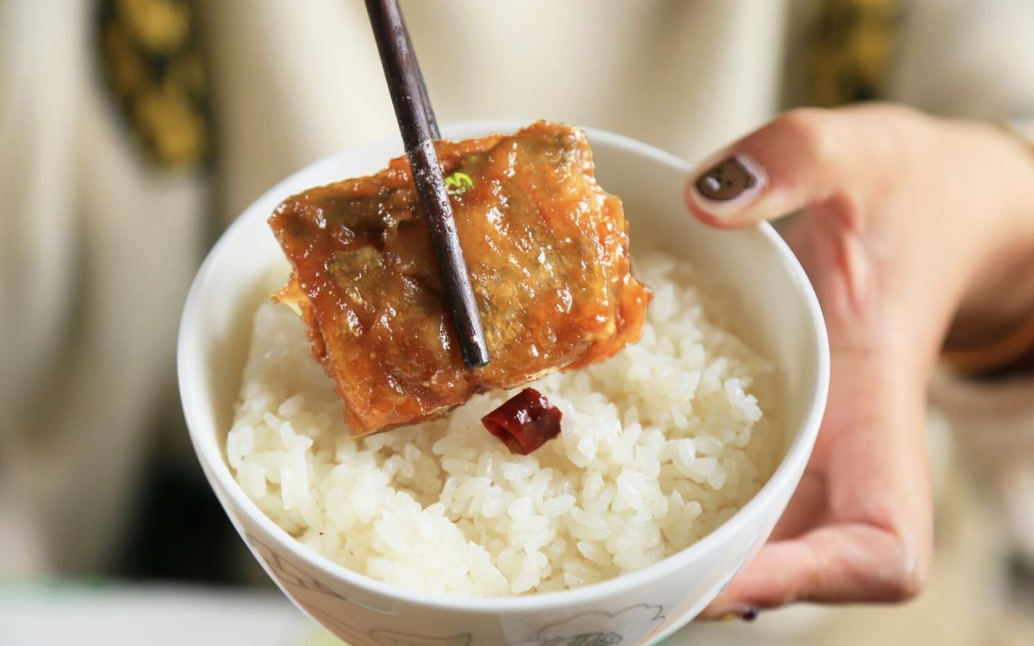 2条带鱼,1碗米饭,一口下去满嘴流油,这就是生活?