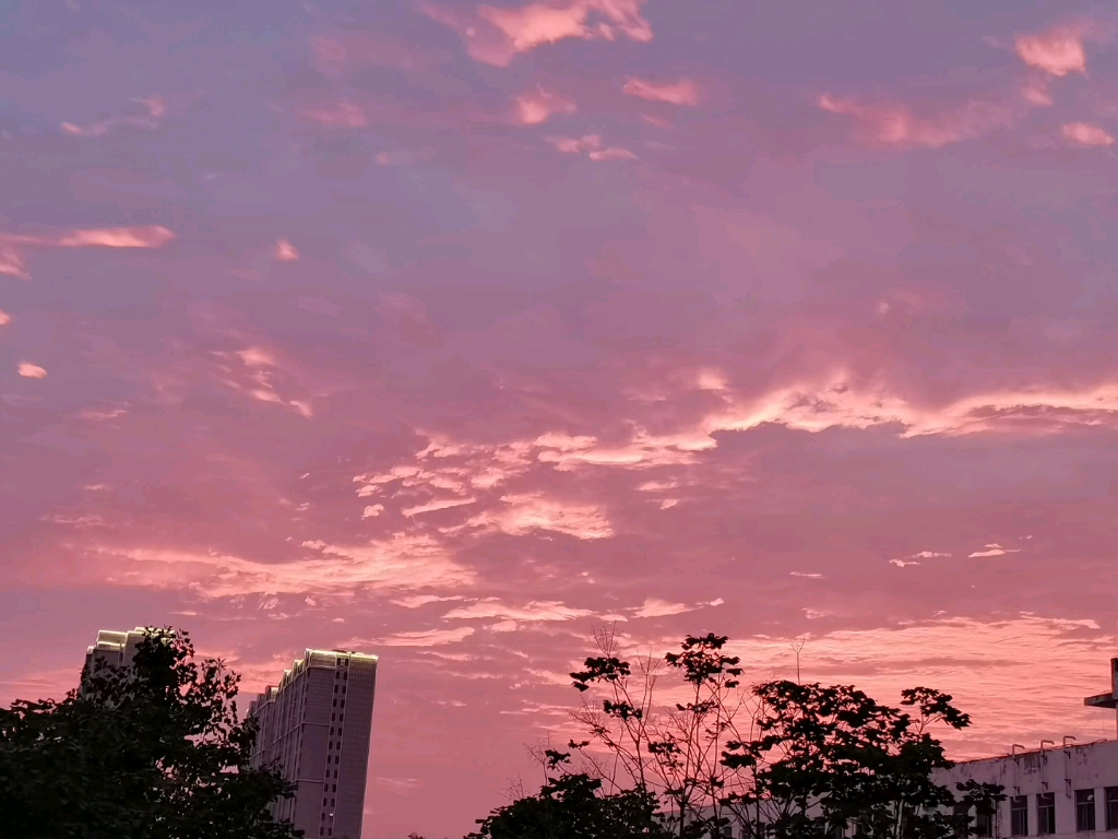 [图]粉红色的天空和钟