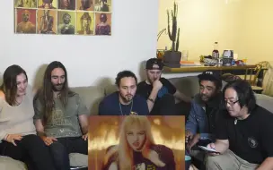 Скачать видео: [Reaction] 摇滚老外们看Blackpink－Playing with fire