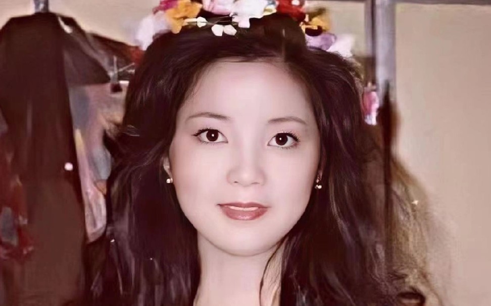 男生天王谭老师男高音翻唱邓丽君经典歌曲《水上人》,与陈慧娴《逝去