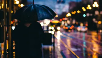 去接朋友的路上赶紧练练婚礼上要唱的歌 | 簇拥烈日的花