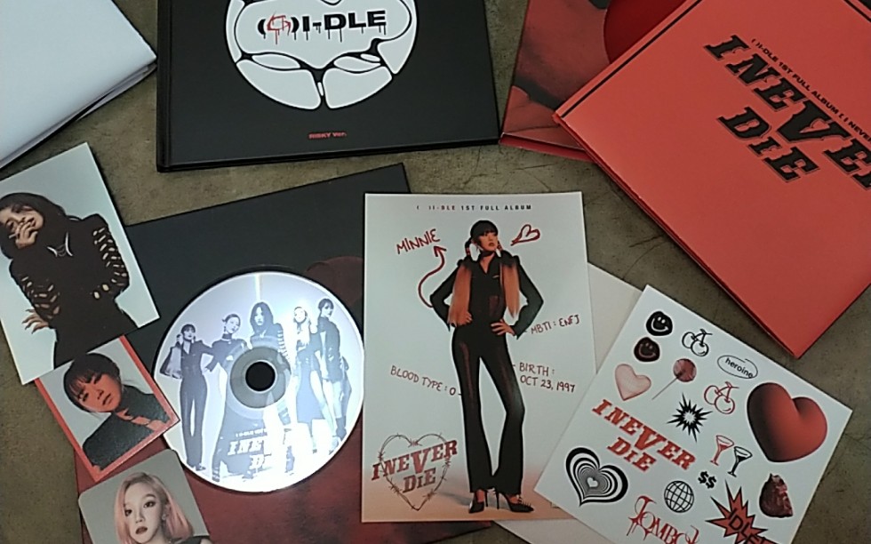 「拆专」(g) i-dle 女娃 i never die 专辑 risky 版本开箱 一边听歌