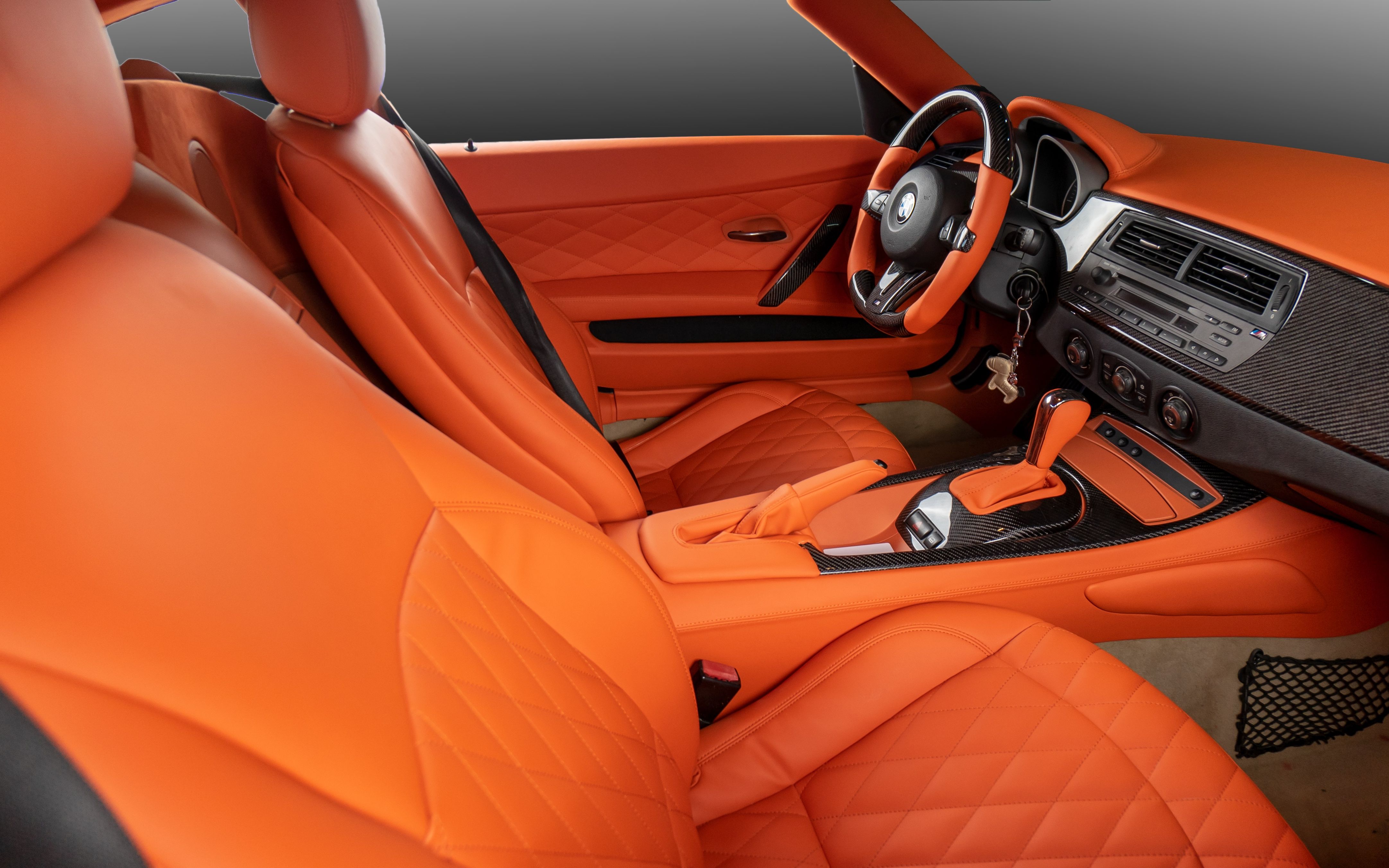 宝马z4橙色内饰改装,碳纤维内饰件,座椅门板nappa小牛皮,绝无仅有的