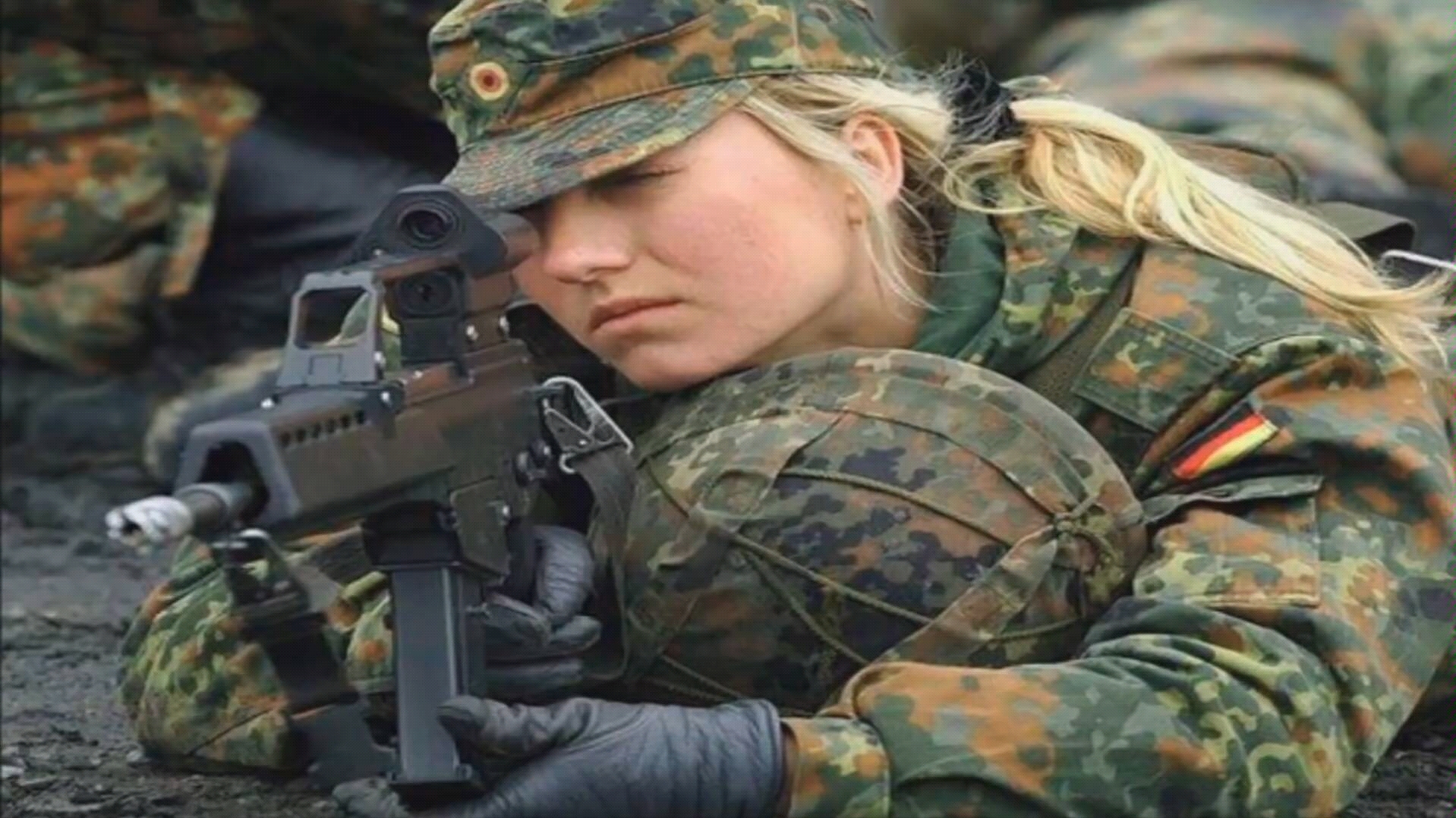 世界各国最美女兵混剪