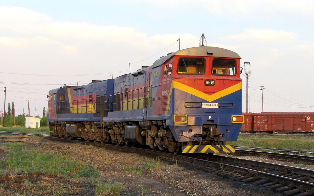 【世界铁路】哈萨克斯坦国家铁路中的"ge"——2te10mkkn型内燃机车