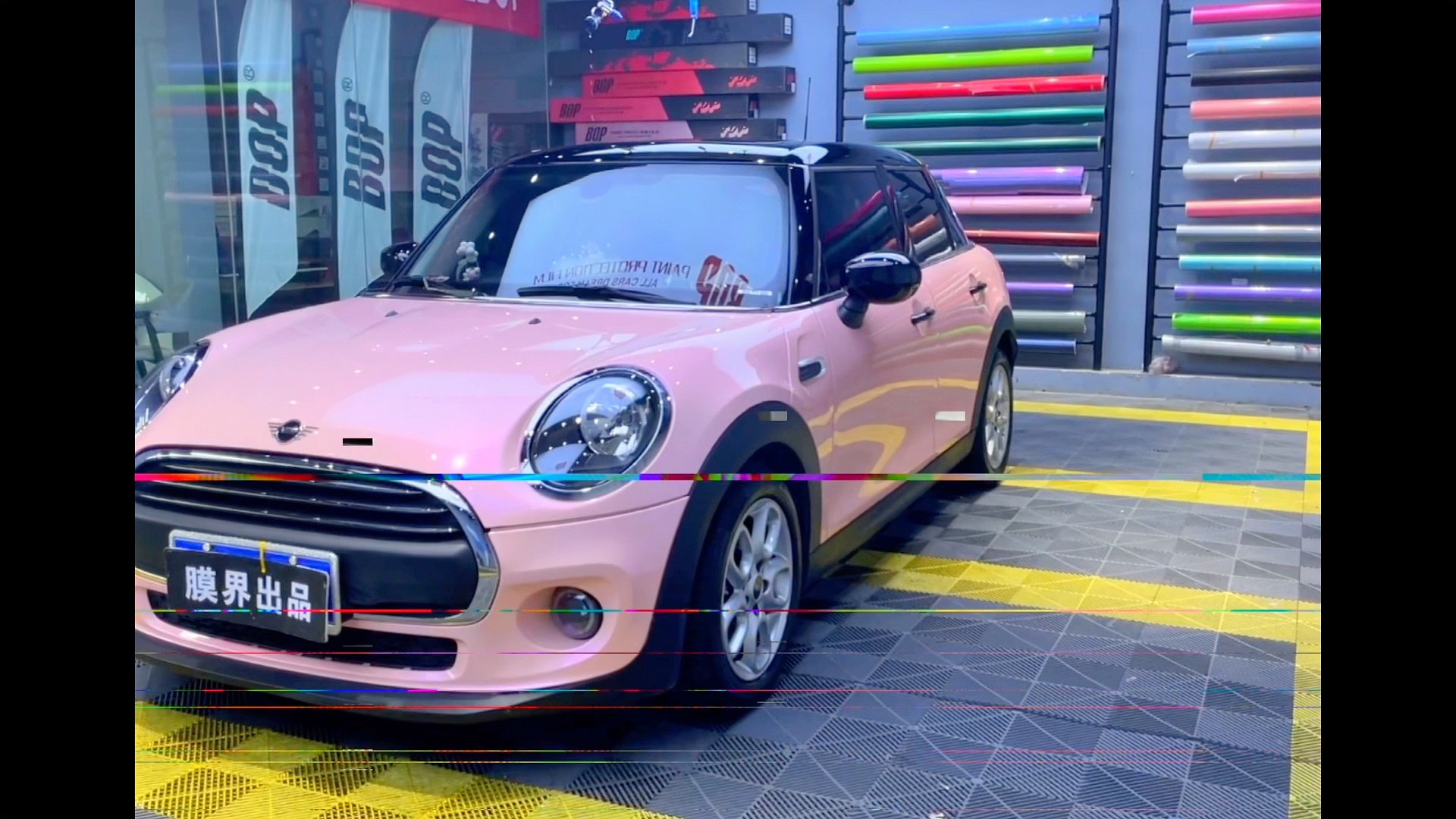 宝马mini全车改色贴膜双色梦幻胭脂粉案例分享